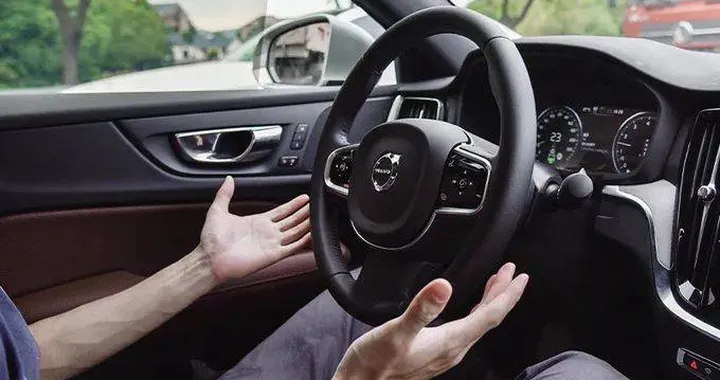 Cina, nuovi standard di sicurezza per i sistemi di assistenza alla guida L2