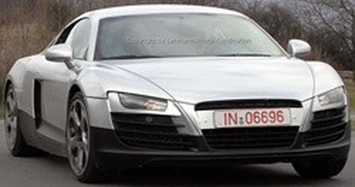 R8 argento Audi