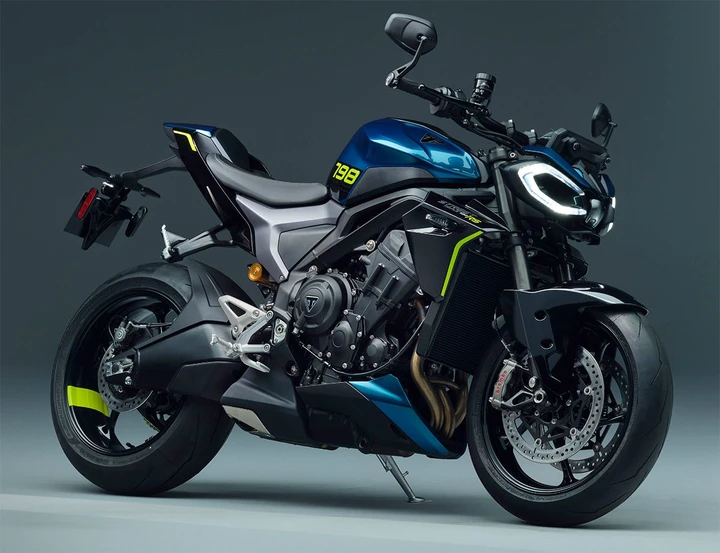 Nuova Triumph Street Triple 798: il tre cilindri cresce e guarda alla Moto2