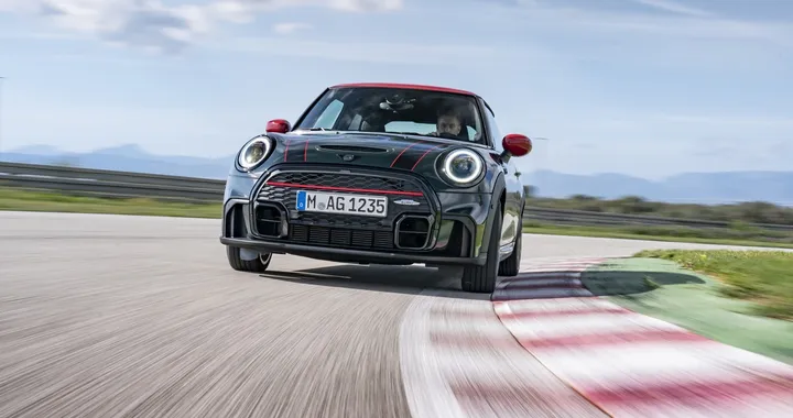 Mini: restyling 2021 per la sportiva John Cooper Works