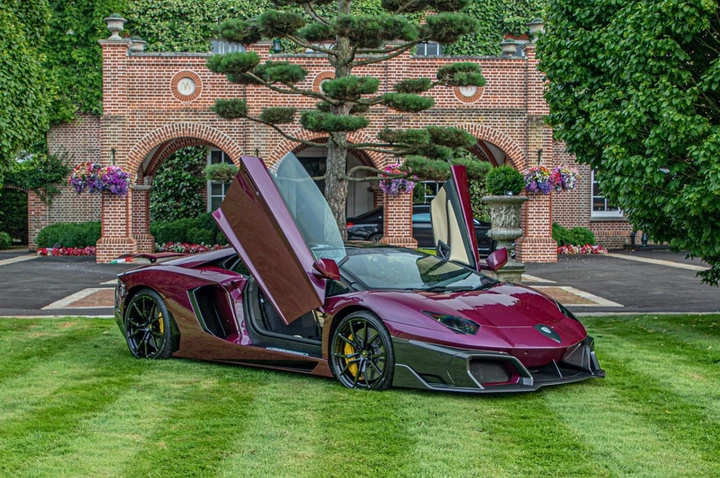Lamborghini Aventador: è irriconoscibile con il kit Huber