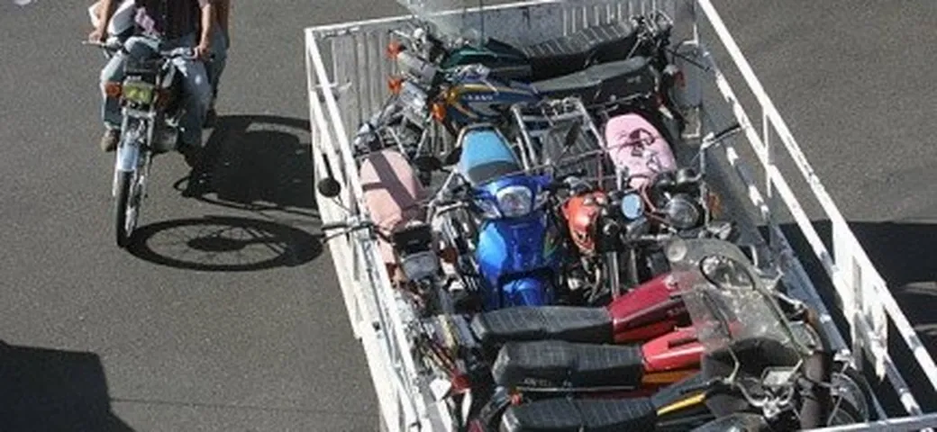 L'Iran si muove contro il trasporto pericoloso su 2 ruote