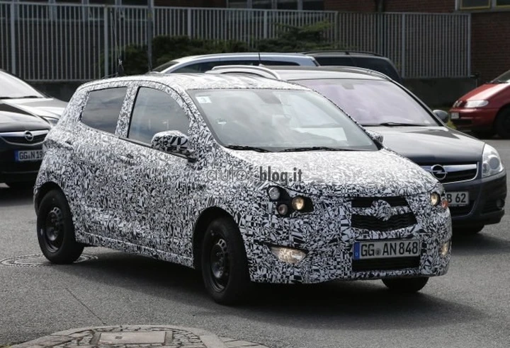 Opel Agila: foto spia insieme alle concorrenti