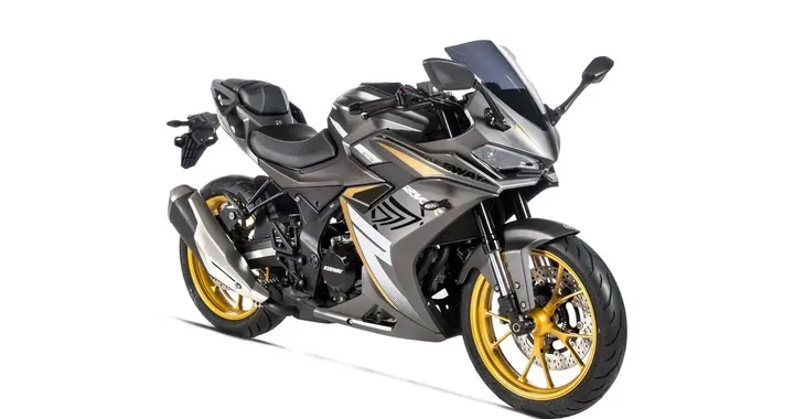 Keeway RKR 350 2025: potenza e design agonistico per motociclisti esigenti