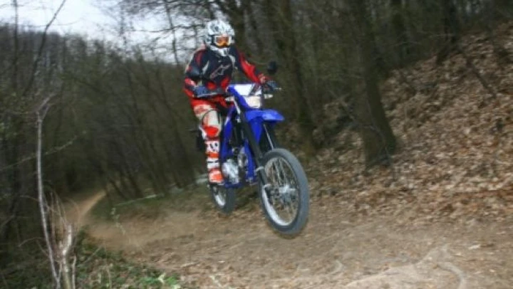 Yamaha WR 125 voglia di libertà per i giovani motociclisti