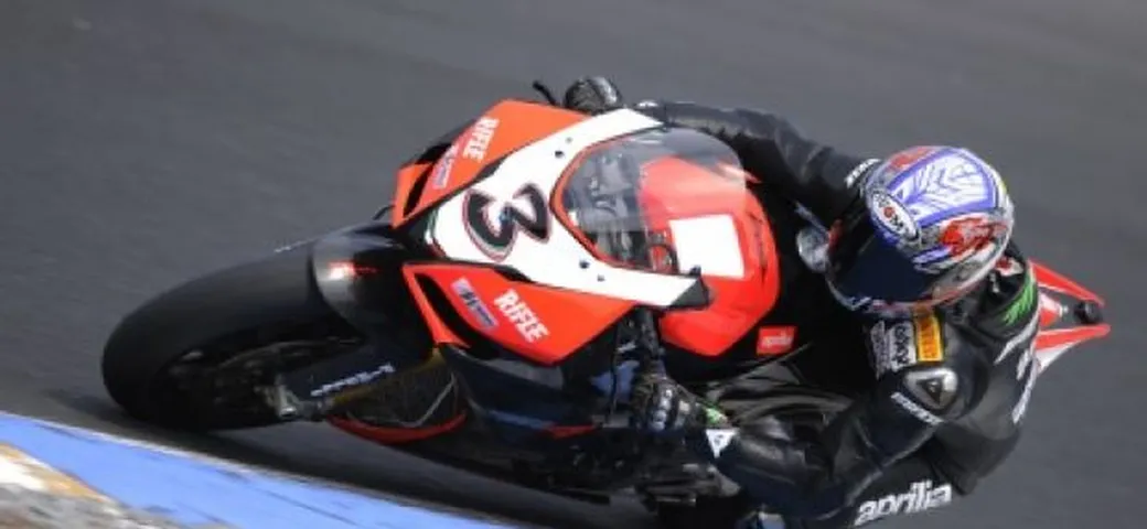 WSBK: Conclusi i test a Phillip Island per Max Biaggi e Nakano. Svelata la nuova livrea della RSV4