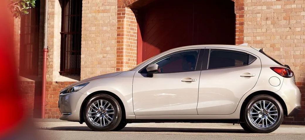 Nuova Mazda 2: nel 2023 sarà la gemella della Toyota Yaris?
