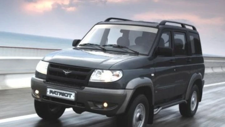 Uaz Patriot: Berlusconi ne comprerà una per aver perso una scommessa con Putin