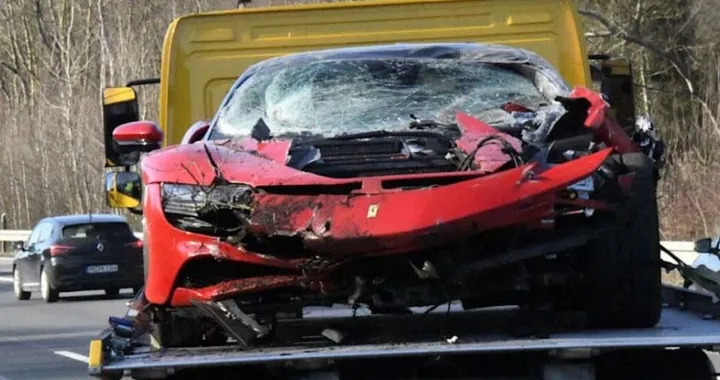 DJ distrugge una Ferrari SF90 Stradale durante un test drive: 440.000 euro al vento