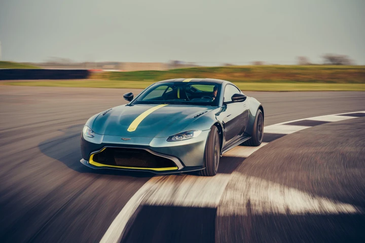Aston Martin Vantage AMR: cambio manuale, ma solo per pochi eletti