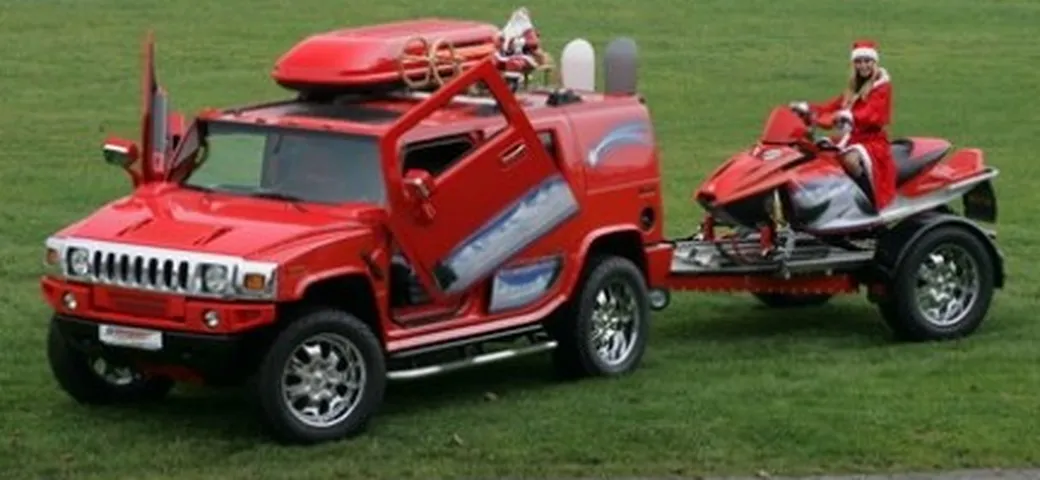 La cugina di Babbo Natale gira in Hummer