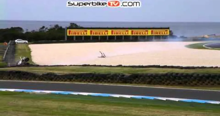 Superbike TV: Jonathan Rea Crash [Phillip Island 22nd February 2011]