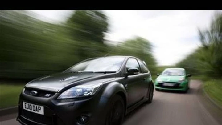 Video: Ford Focus RS500 contro Renault Clio RS Cup