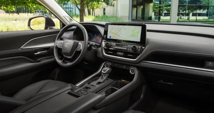 Toyota richiama 591.000 veicoli: problemi al display digitale