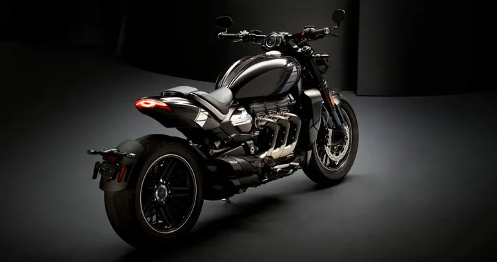 Triumph Rocket III TFC: il video-trailer della bestia di Hinckley