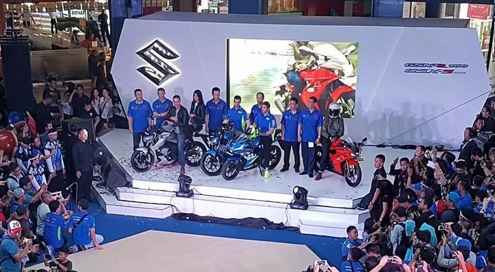 Iannone e Rins svelano le Suzuki GSX-R150 e GSX-S150