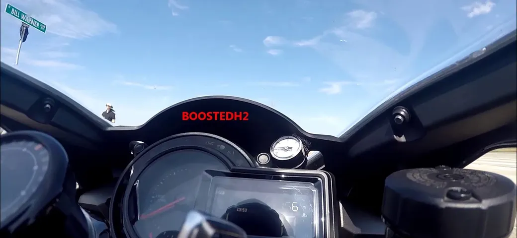 Esplode il motore di una Kawasaki Ninja H2