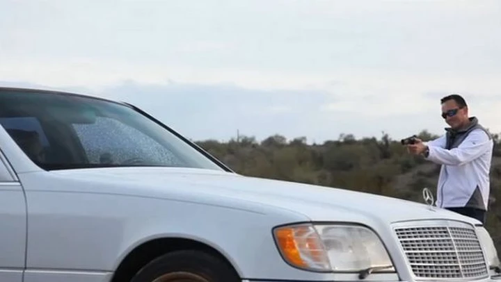 Mercedes S600 antiproiettile? Due americani la testano