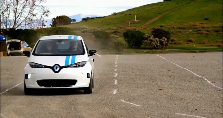 Guida autonoma: da Renault un sistema che schiva gli ostacoli come i piloti