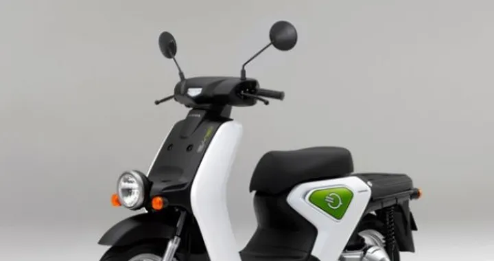 Lo scooter elettrico Honda EV-neo sul mercato giapponese dal prossimo dicembre