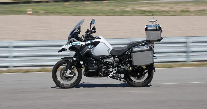 Moto a guida autonoma: BMW guarda già al futuro