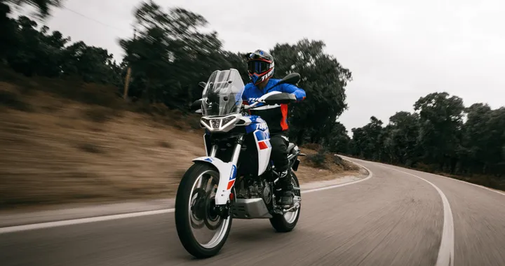 Aprilia Tuareg 660, eccola in azione: nuove foto e video