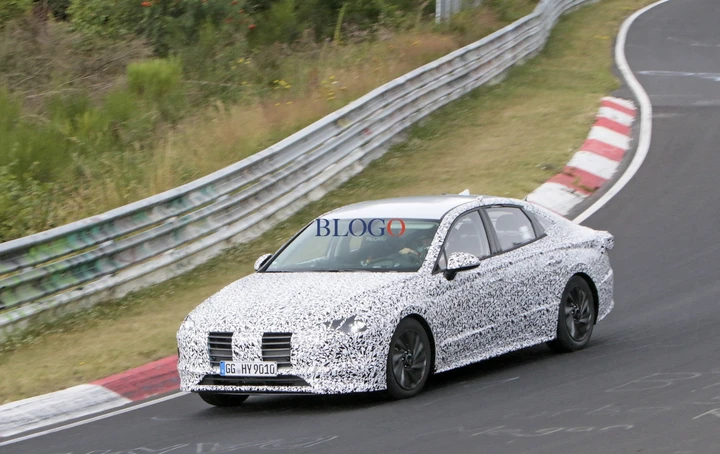 Hyundai i40 foto spia: catturata la berlina