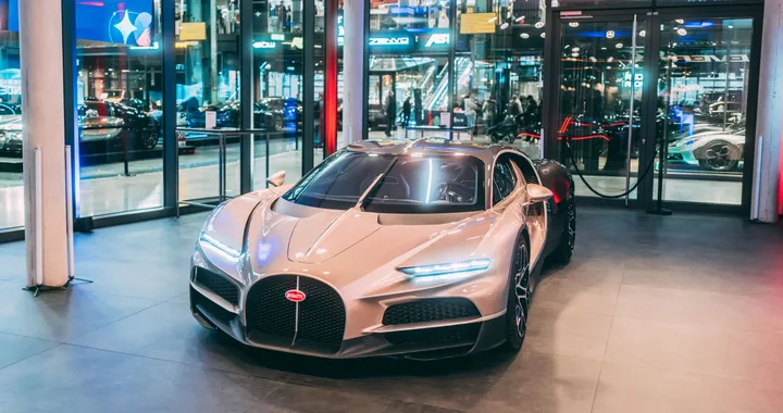 Bugatti apre i nuovi showroom di Monaco e Vienna con la Tourbillon