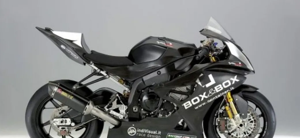 Il Team Supersonic con BMW nella Superbike inglese