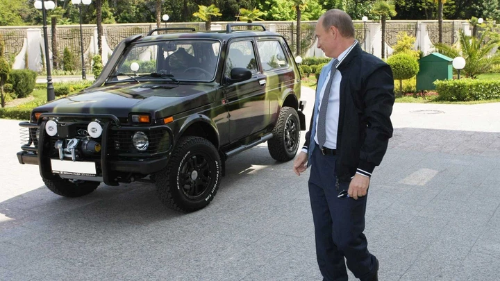 Le auto di Putin: solo 2 Gaz ed una Lada Niva nel suo garage