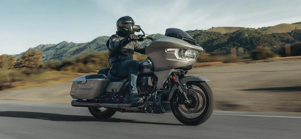 Harley-Davidson CVO Street Glide e Road Glide: svelate le nuove touring [FOTO]