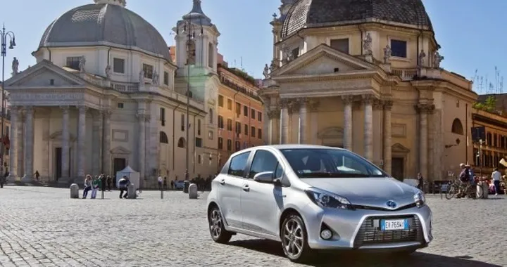 Toyota Yaris Hybrid byD