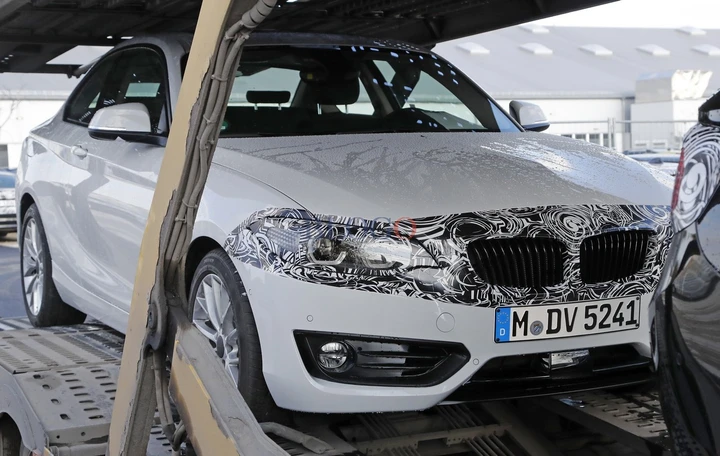BMW Serie 2: foto spia del facelift
