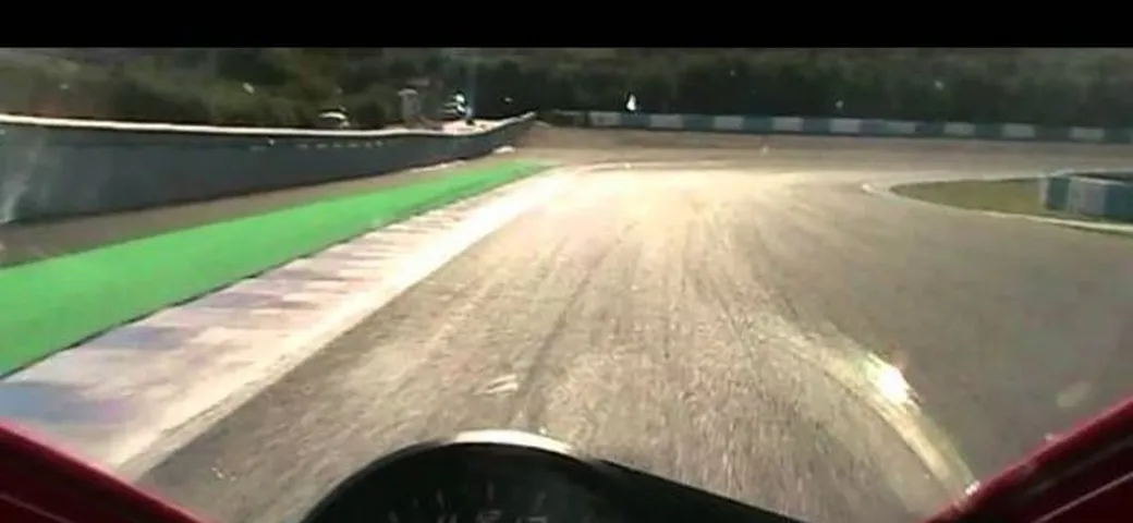 Video Test con approfondimenti tecnici della Aprilia RSV4 APRC