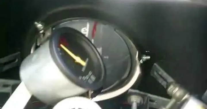 Motociclista contro auto