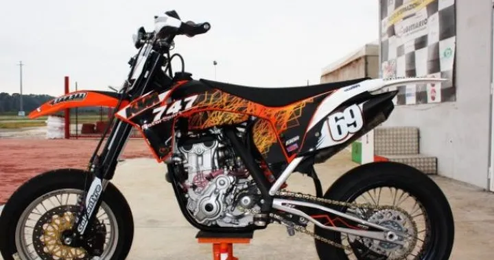 Supermoto: Davide Gozzini , anteprima assoluta della KTM 2011