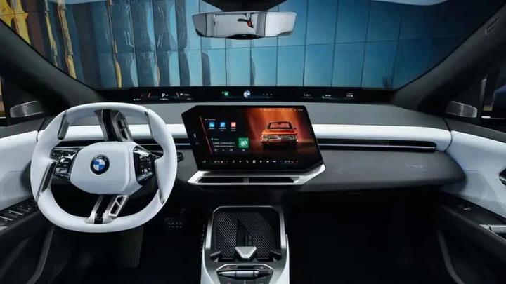 BMW elimina quasi tutti i tasti fisici: “I più giovani preferiscono touch