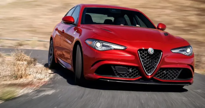 Inseguimento ad alta velocità a Los Angeles: Alfa Romeo Giulia sfugge alla polizia