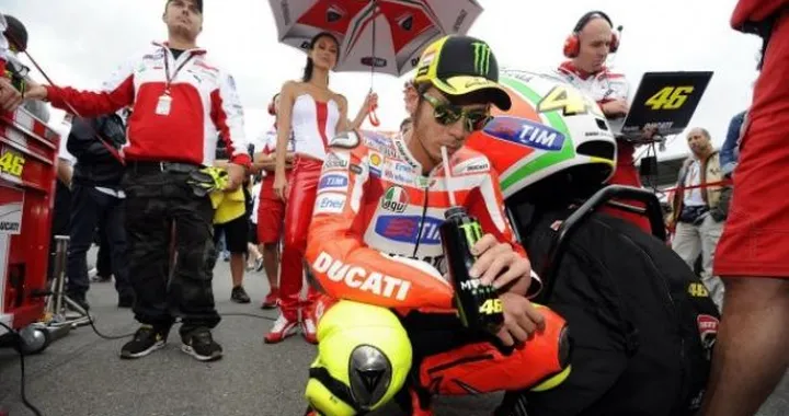 MotoGP, Valentino Rossi ad Aragon come a Misano? Intanto il "dottore" bacchetta i ducatisti su Twitter