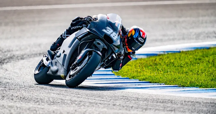 MotoGP: Bradley Smith su Aprilia domina i primi test sul KymiRing in Finlandia