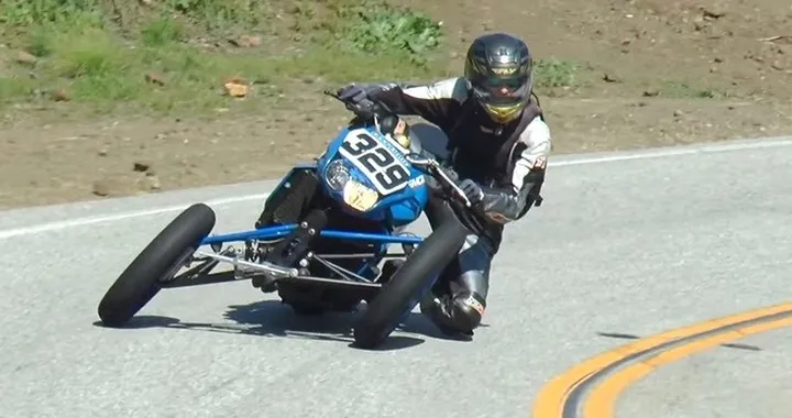 La Z1000 a 3 ruote che piega come l'MP3 [Video]