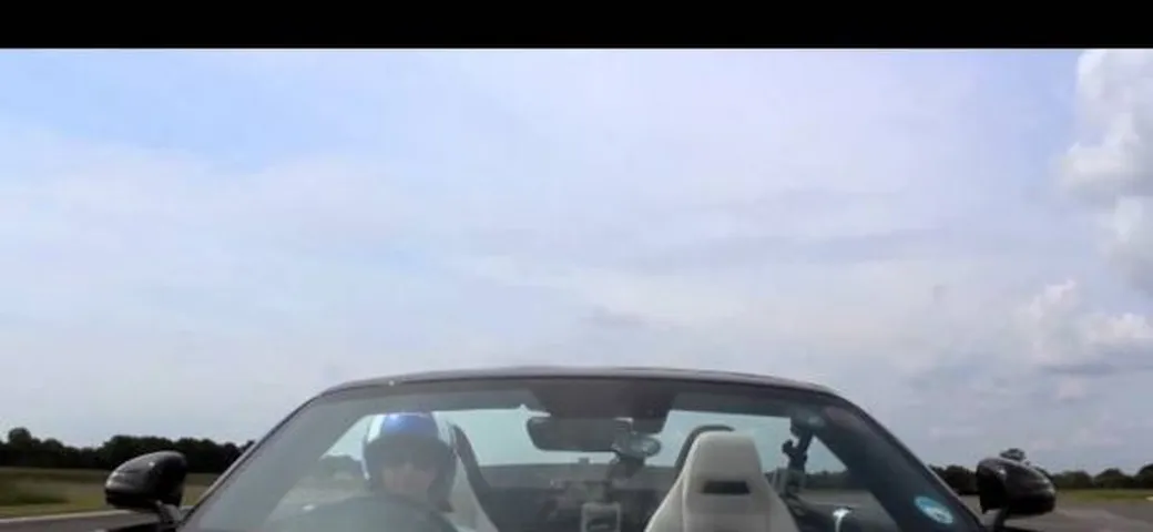 Mercedes: ecco il video del Guinness World Record stabilito da David Coulthard e Jake Shepherd