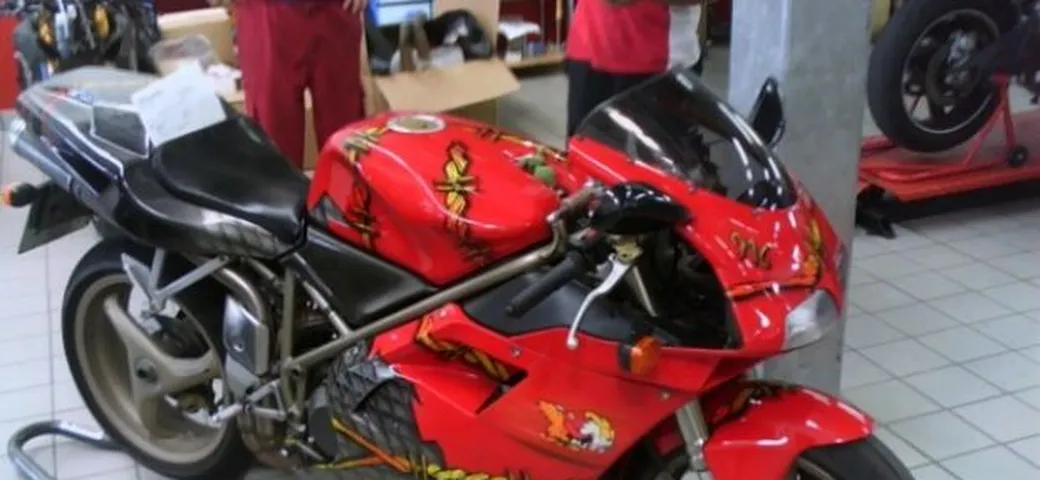 Foto del giorno: Ducati 916 con 100.000 km!