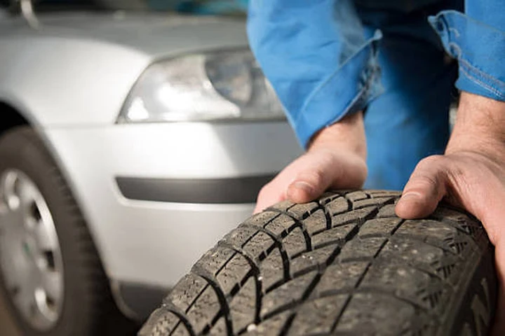 La scoperta accidentale di Goodyear che ancora oggi fa viaggiare il mondo