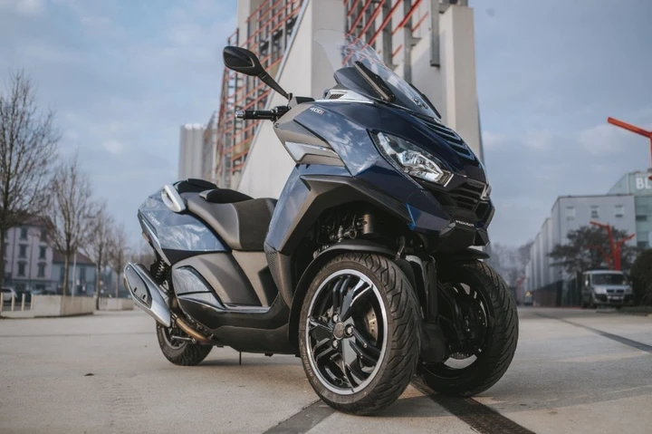 Il ritorno del Peugeot Metropolis: il tre ruote francese che sfida Piaggio