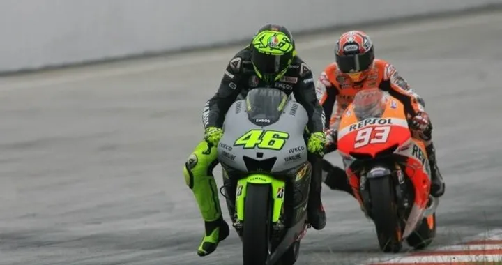 L'allievo (Marquez) a lezione dal maestro (Rossi)