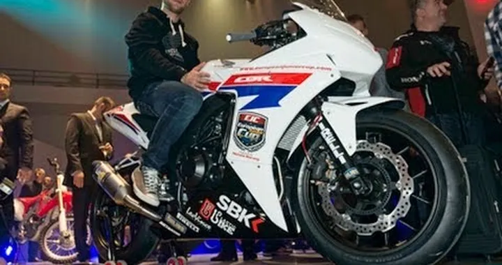 Jonathan Rea launches Honda CBR500R