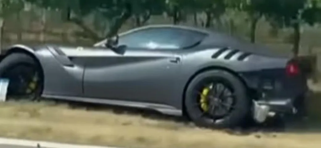 Rarissima Ferrari F12tdf distrutta in un incidente [Video]