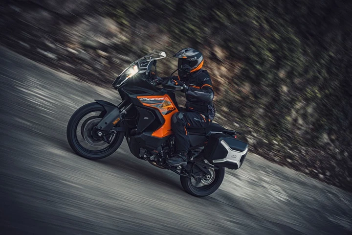 KTM svela la 1290 Super Adventure S 2021: informazioni, disponibilità e prezzi