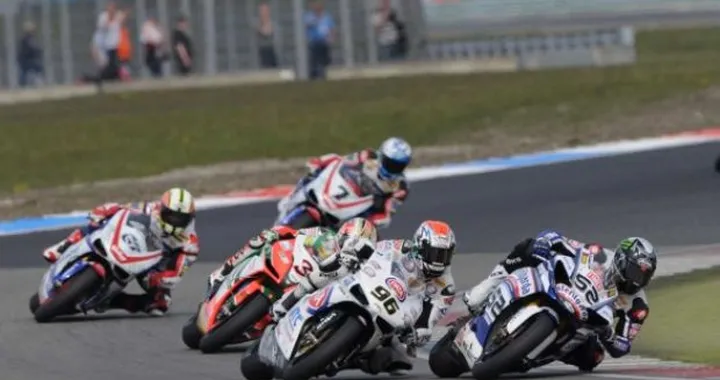 Assen "laurea" l'indiavolato Rea (Honda). E' corrida fra giovani e vecchi leoni...